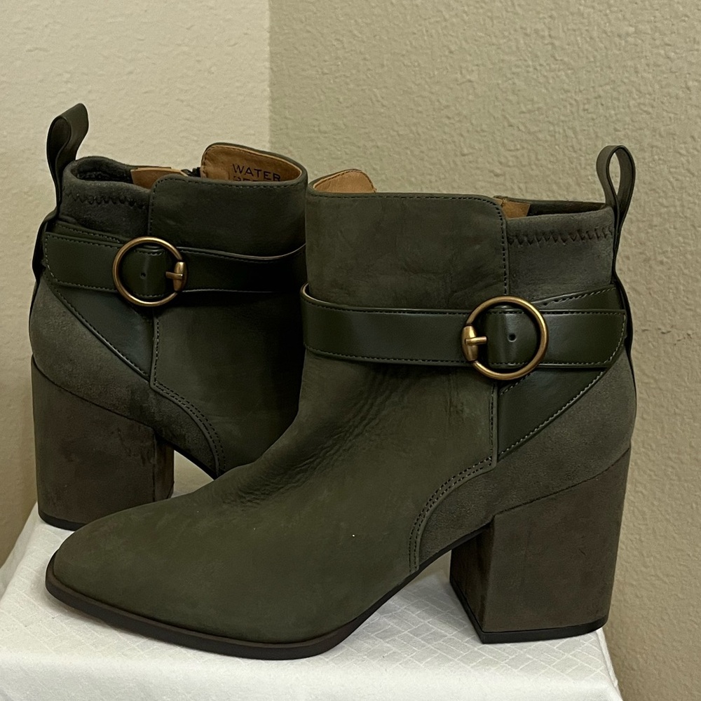 Vionic Tenley Women's Mid Shaft Ankle Boot size 7, never worn